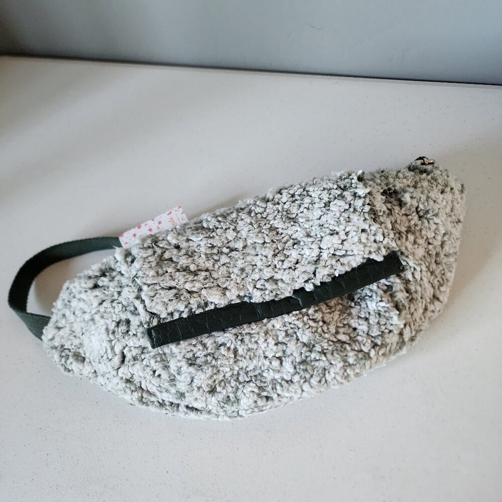 Free People Faux Fur Sling Bag "NEW" - Picture 2 of 15